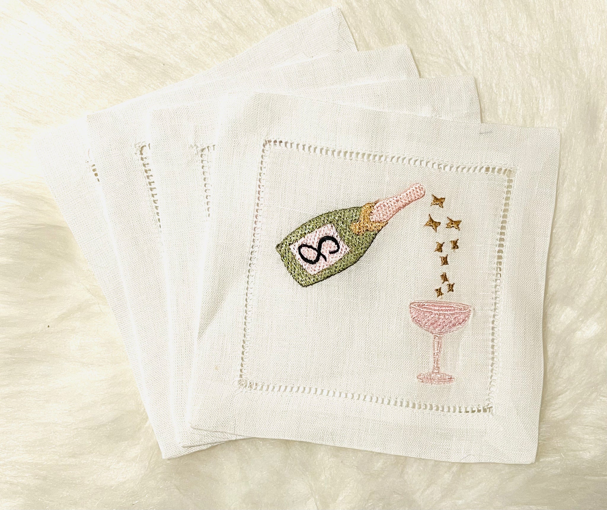 Sip Society Intl loves The Pink Bar Cart's linen napkins. A reusable luxe look!